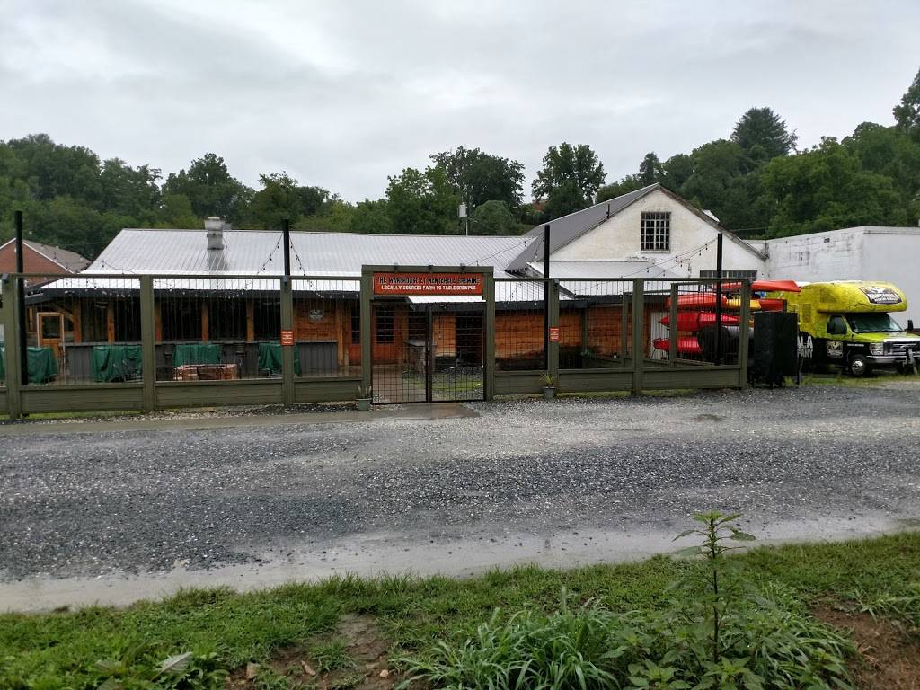 Nantahala Brewing Brewpub | restaurant | 116 Ramseur St, Bryson City, NC 28713, USA | 8285855885 OR +1 828-585-5885