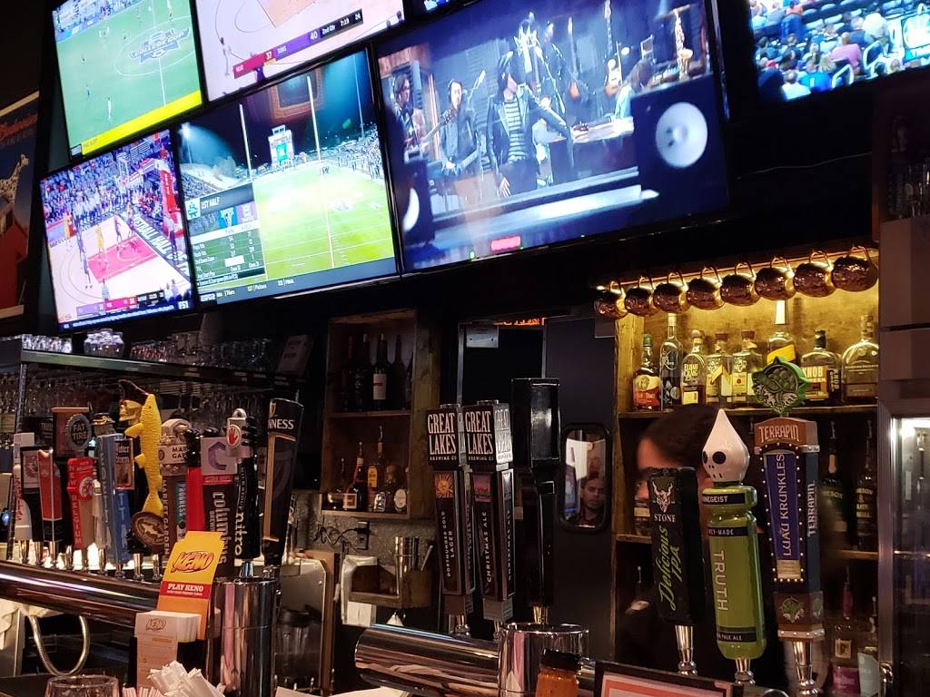 Winking Lizard Tavern | restaurant | 7995 E Broad St, Blacklick, OH 43004, USA | 6144903070 OR +1 614-490-3070