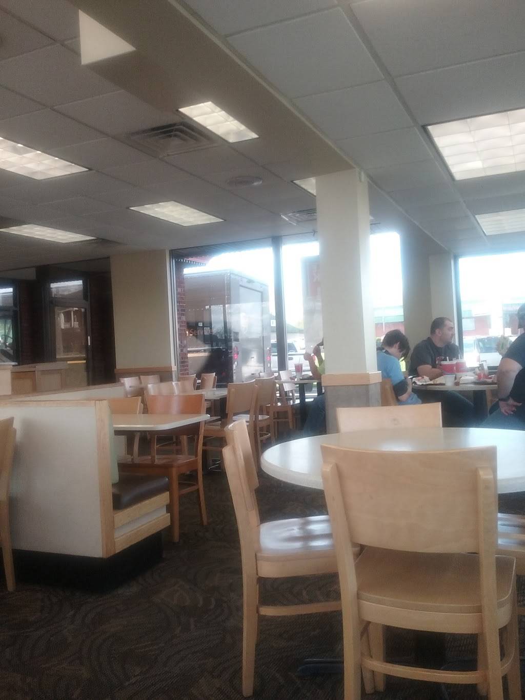 Wendys | restaurant | 1401 S 1st St, Union City, TN 38261, USA | 7318853823 OR +1 731-885-3823