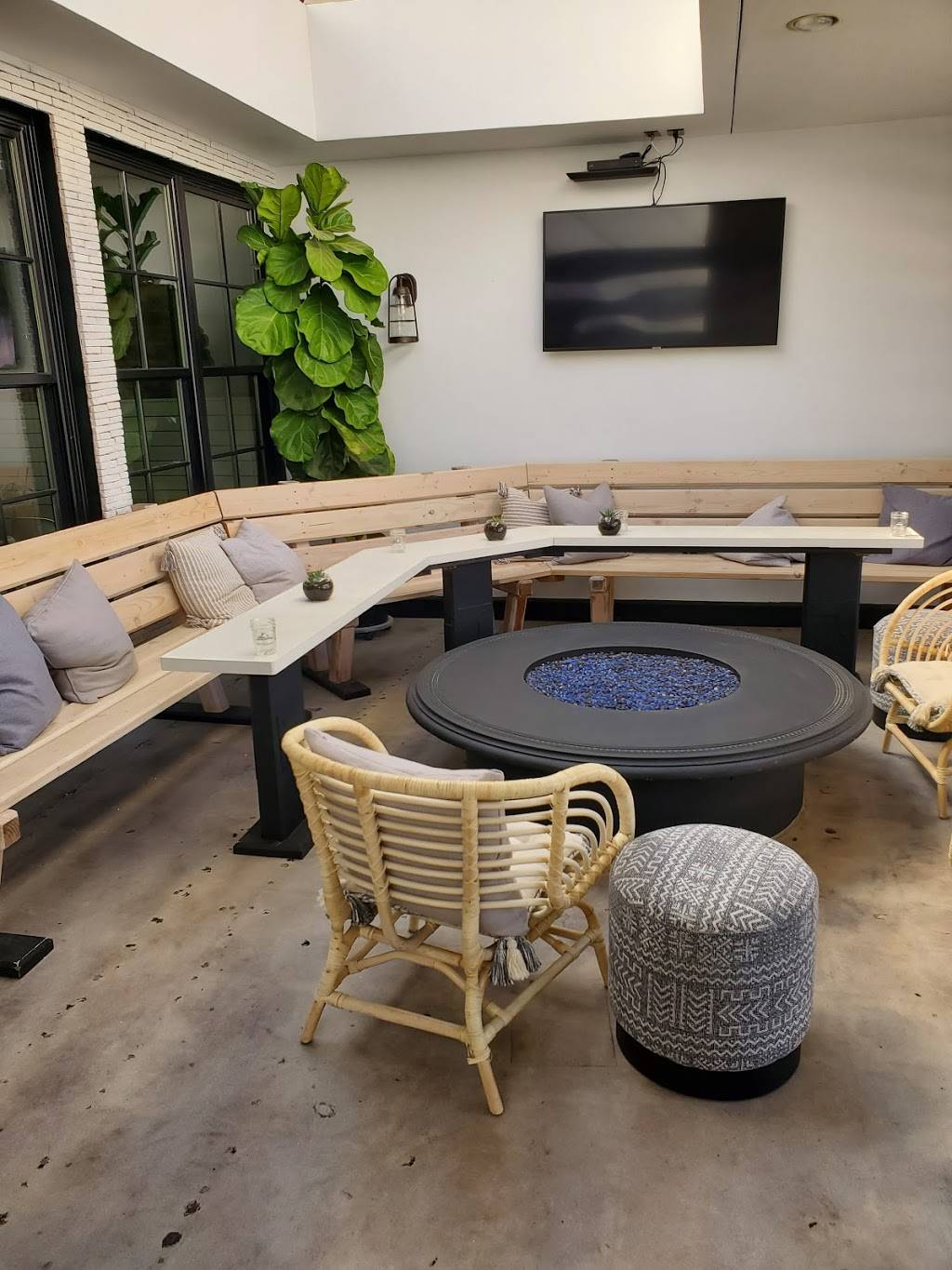 The Hook & Plow | restaurant | 1729 S Catalina Ave, Redondo Beach, CA 90277, USA | 4242478272 OR +1 424-247-8272