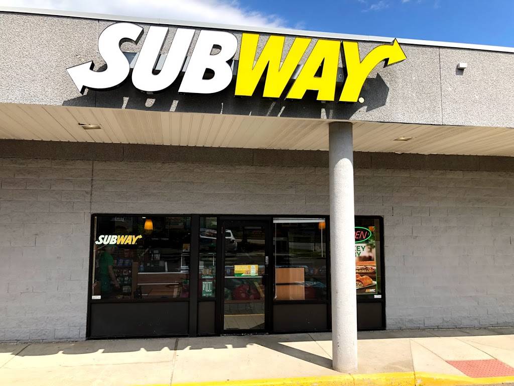 Subway | restaurant | 1231 E Main St, Meriden, CT 06450, USA | 2032370123 OR +1 203-237-0123