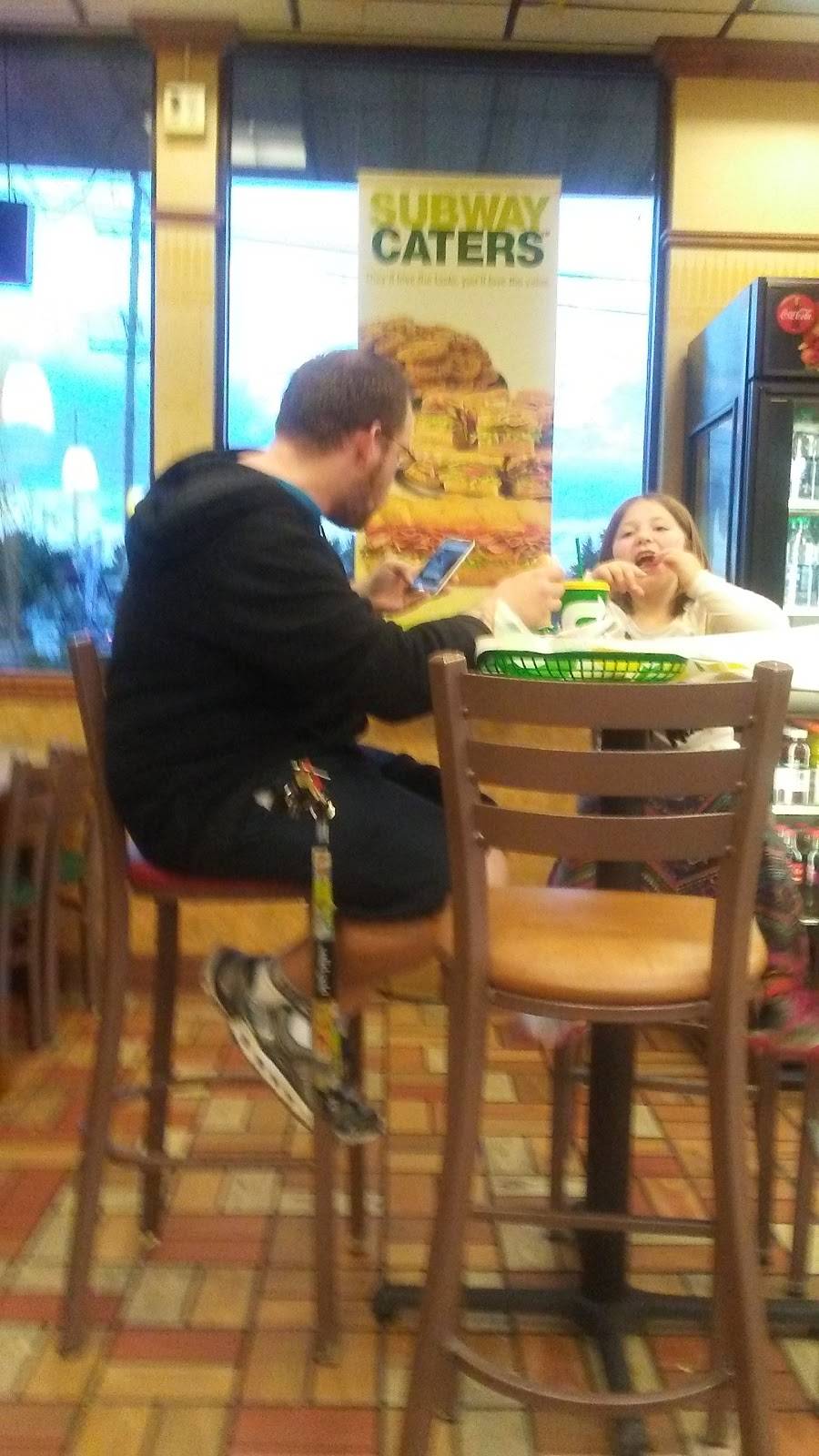 Subway | restaurant | 319 Racine St, Menasha, WI 54952, USA | 9207255760 OR +1 920-725-5760