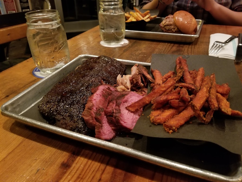 Lillies Q | restaurant | 417 N Ashland Ave, Chicago, IL 60622, USA | 7732951270 OR +1 773-295-1270