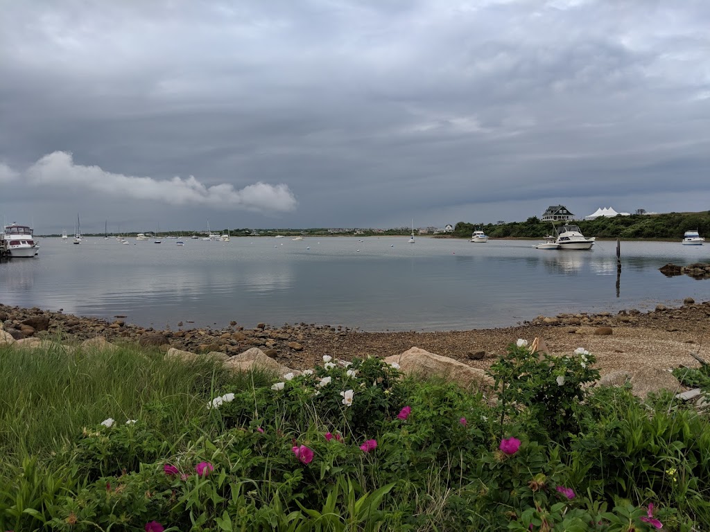 Mahogany Shoals | restaurant | 133 Ocean Ave, New Shoreham, RI 02807, USA | 4014665572 OR +1 401-466-5572