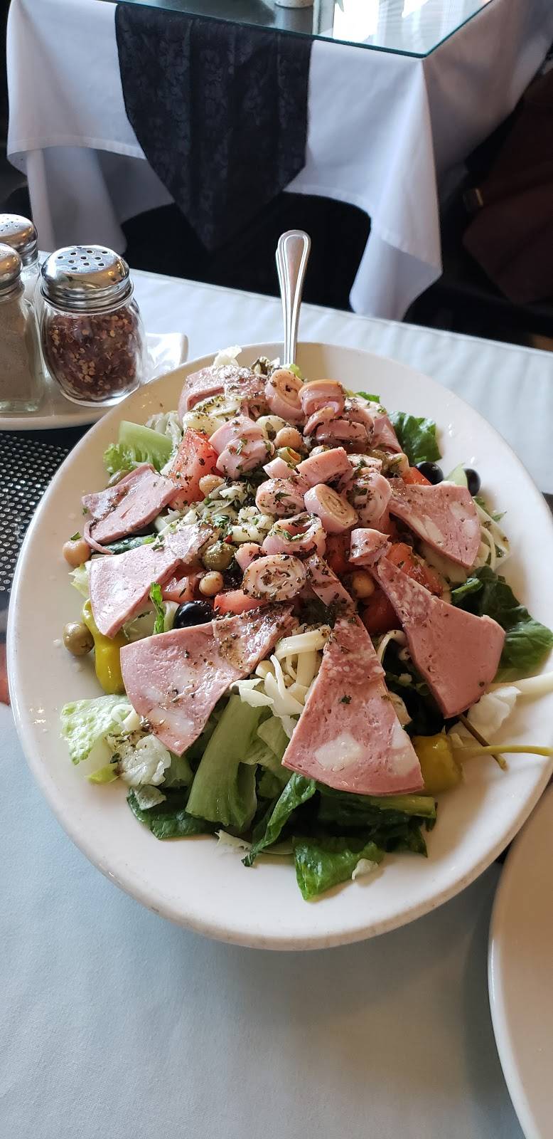 Victorios Ristorante & Catering Since 1964 | meal delivery | 10901 Victory Blvd, North Hollywood, CA 91606, USA | 8187629000 OR +1 818-762-9000