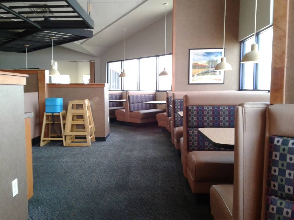 Applewood Restaurant | restaurant | 1515 S Main St, South Hutchinson, KS 67505, USA | 6202593155 OR +1 620-259-3155