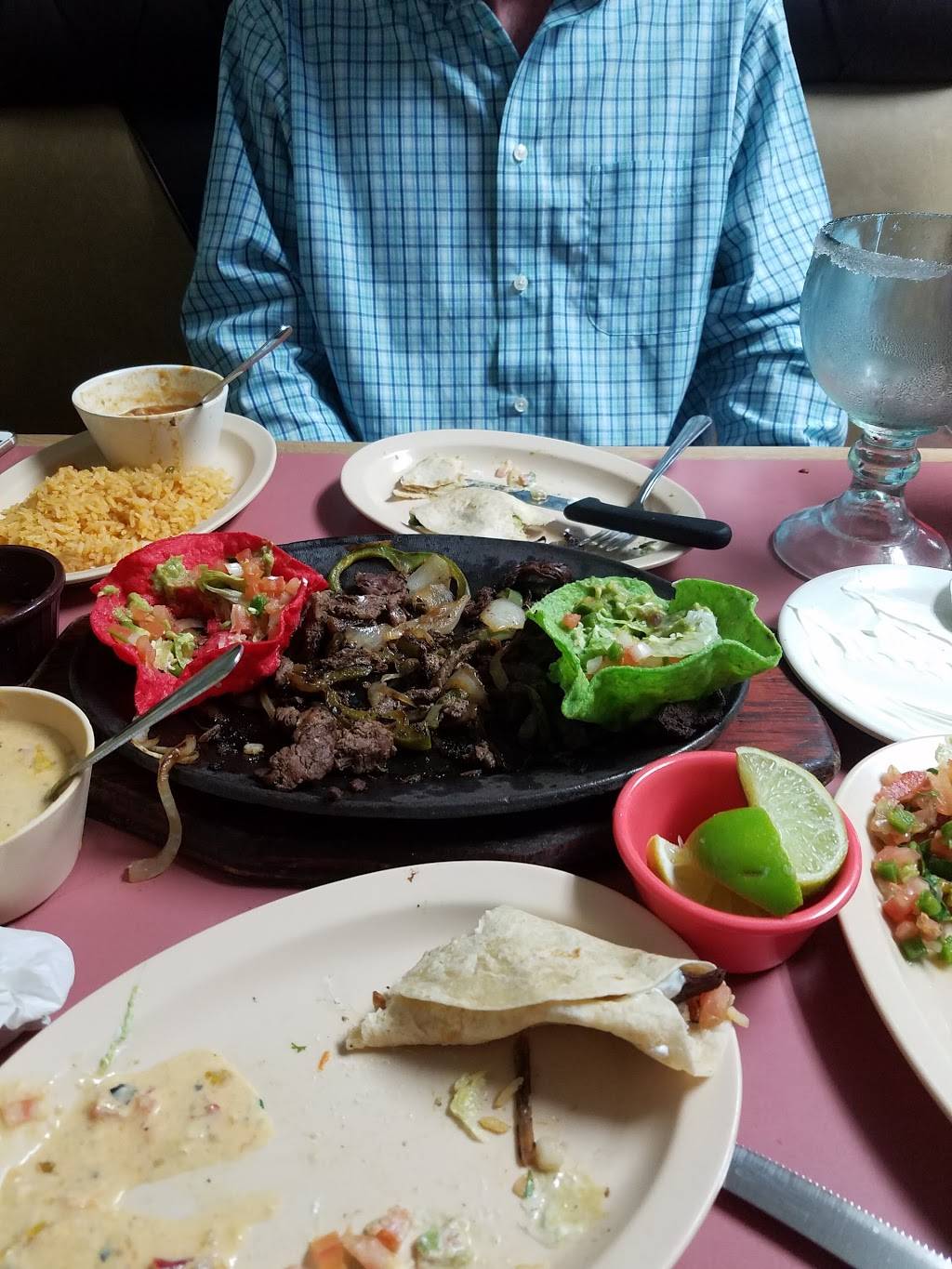 Taqueria El Jimador | restaurant | 116 E Plantation Dr, Clute, TX 77531, USA | 9792652220 OR +1 979-265-2220