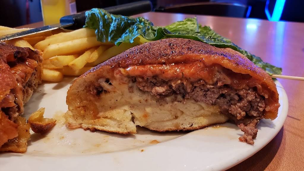 Bostons Restaurant & Sports Bar | restaurant | 10440 ODonnell Pl, Waldorf, MD 20603, USA | 3013964988 OR +1 301-396-4988