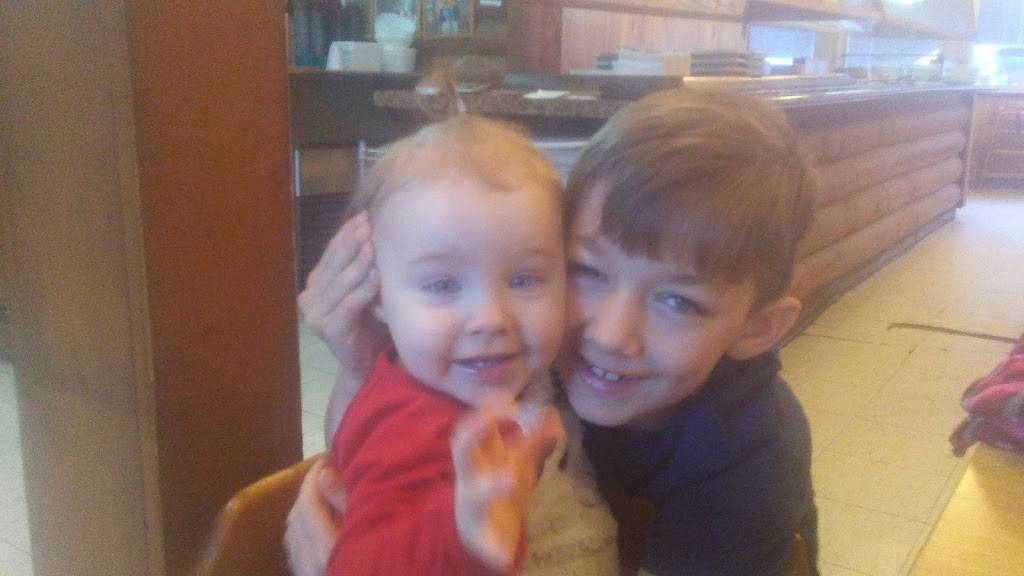 Rainbow Family Restaurant | restaurant | 1726 Jacksboro Pike, LaFollette, TN 37766, USA | 4235629237 OR +1 423-562-9237