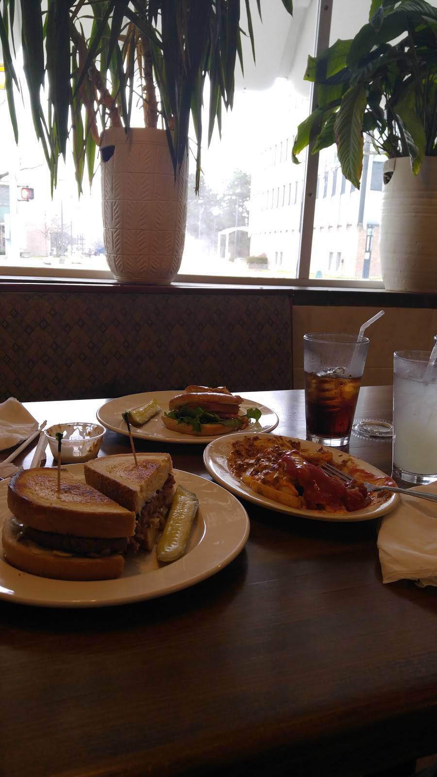 Campus Diner | restaurant | 5470 Cass Ave, Detroit, MI 48202, USA | 3138324817 OR +1 313-832-4817