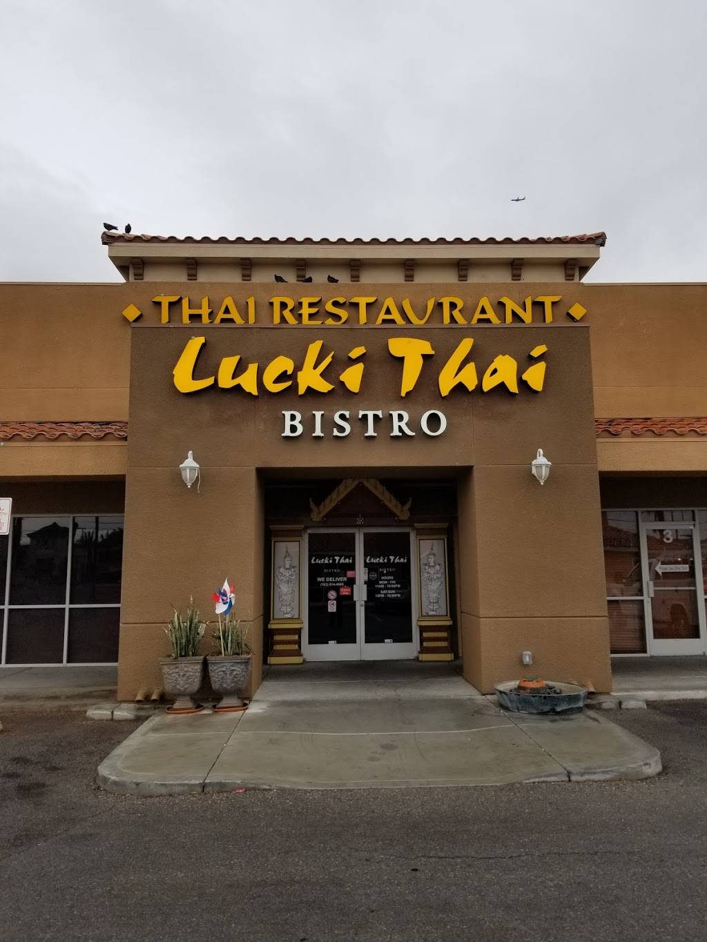 LucKi Thai Bistro | restaurant | 7835 S Rainbow Blvd ste 1, Las Vegas, NV 89139, USA | 7026144805 OR +1 702-614-4805