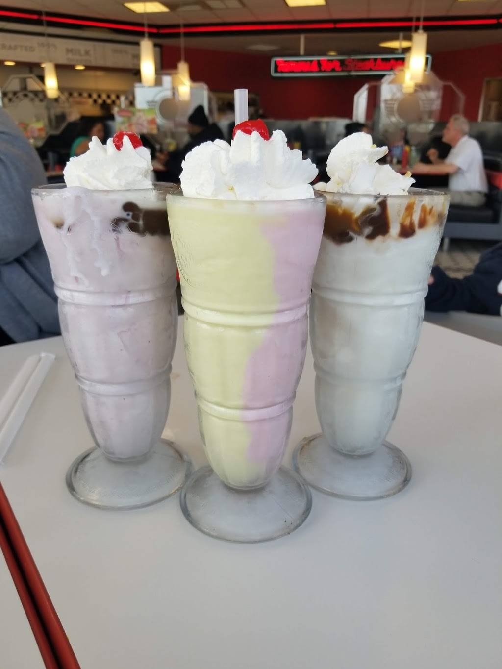 Steak n Shake | restaurant | 11040 Pendleton Pike, Indianapolis, IN 46236, USA | 3178237380 OR +1 317-823-7380