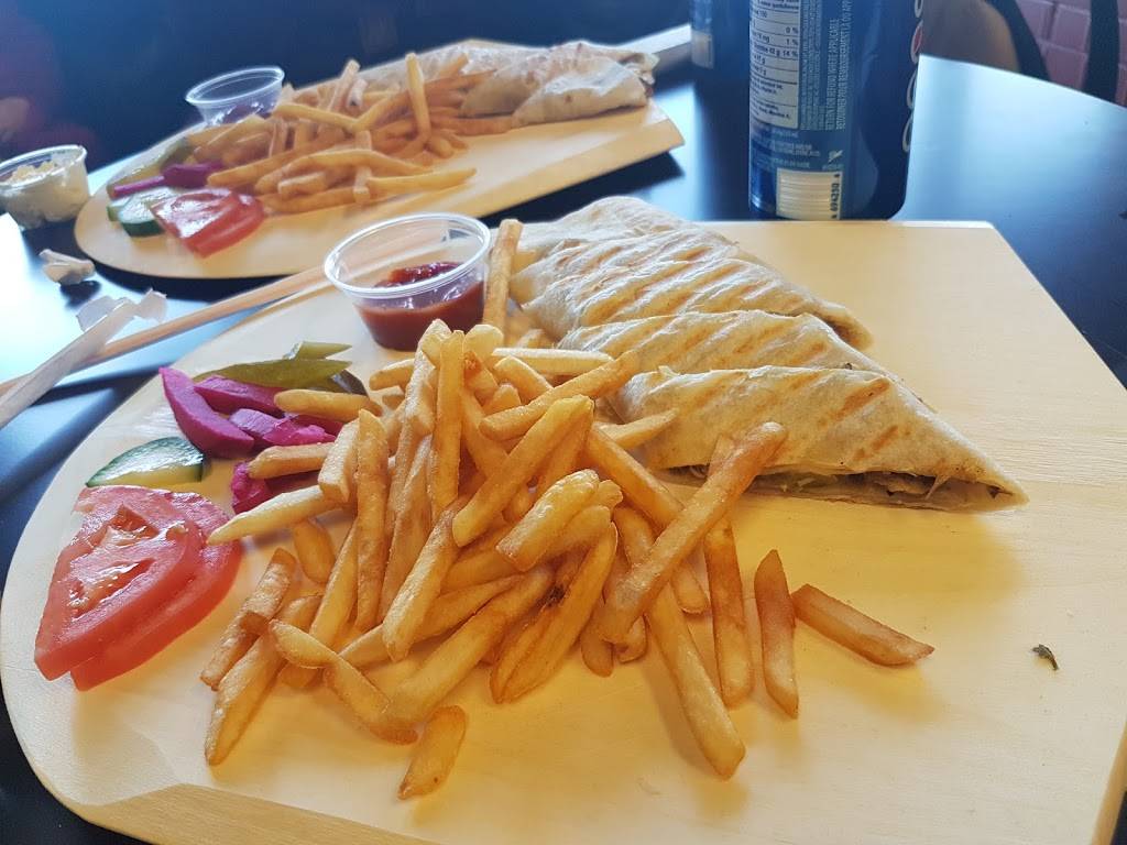 Mazzika Cafe & Restaurant | restaurant | 1077 N Service Rd, Mississauga, ON L4Y 1E1, Canada | 9056159595 OR +1 905-615-9595