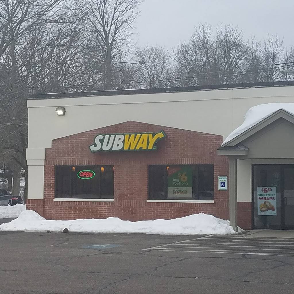 Subway | restaurant | 252 East Central Street, Franklin, MA 02038, USA | 5085203400 OR +1 508-520-3400