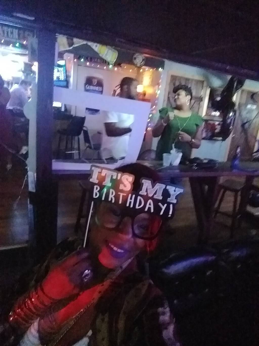 Hollys Pour House | restaurant | 907 Ulrich Ave, Louisville, KY 40219, USA | 5029660654 OR +1 502-966-0654