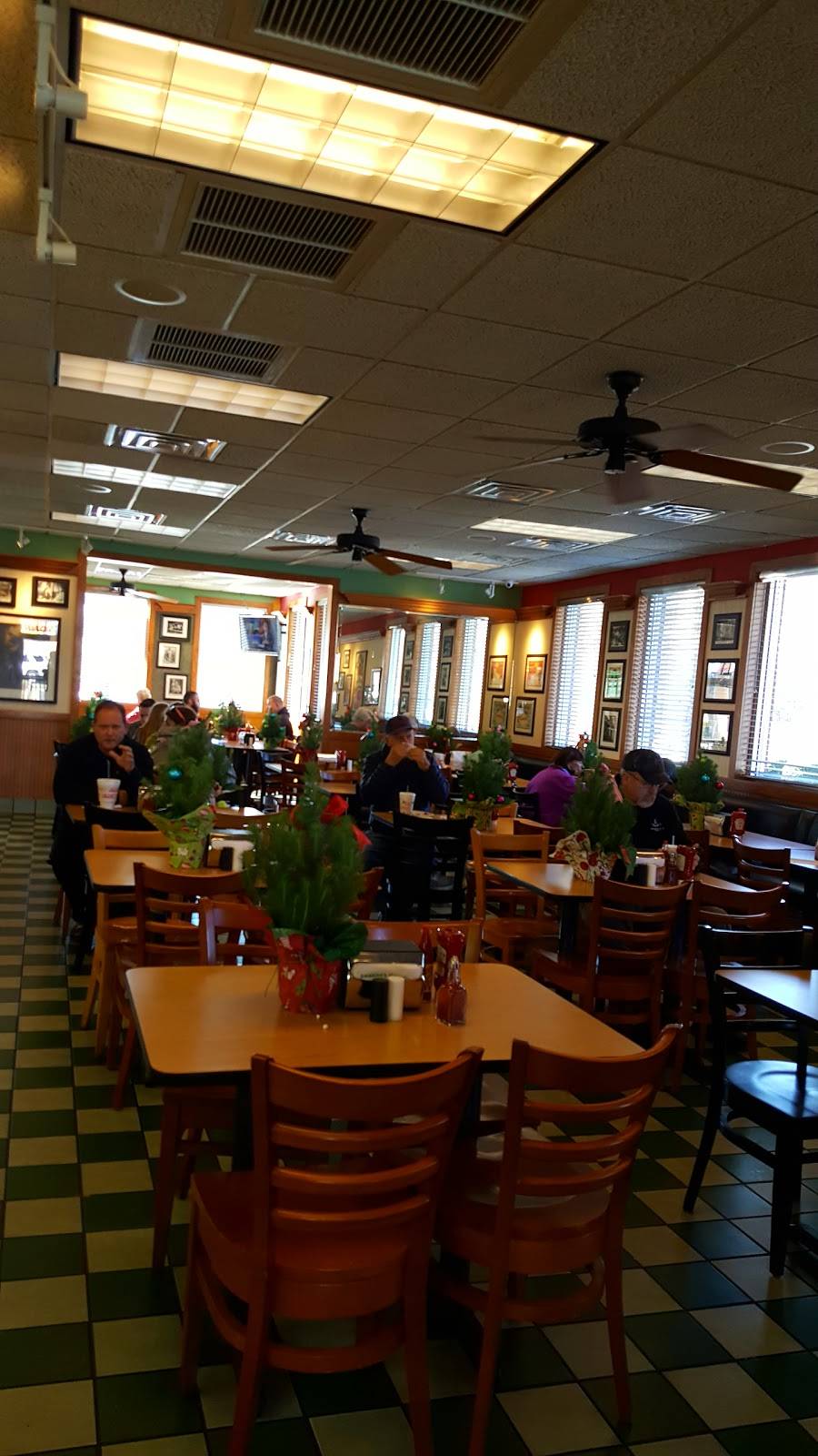 Smithfields Chicken N Bar-B-Q | restaurant | 12504 Capital Blvd, Wake Forest, NC 27587, USA | 9194888388 OR +1 919-488-8388