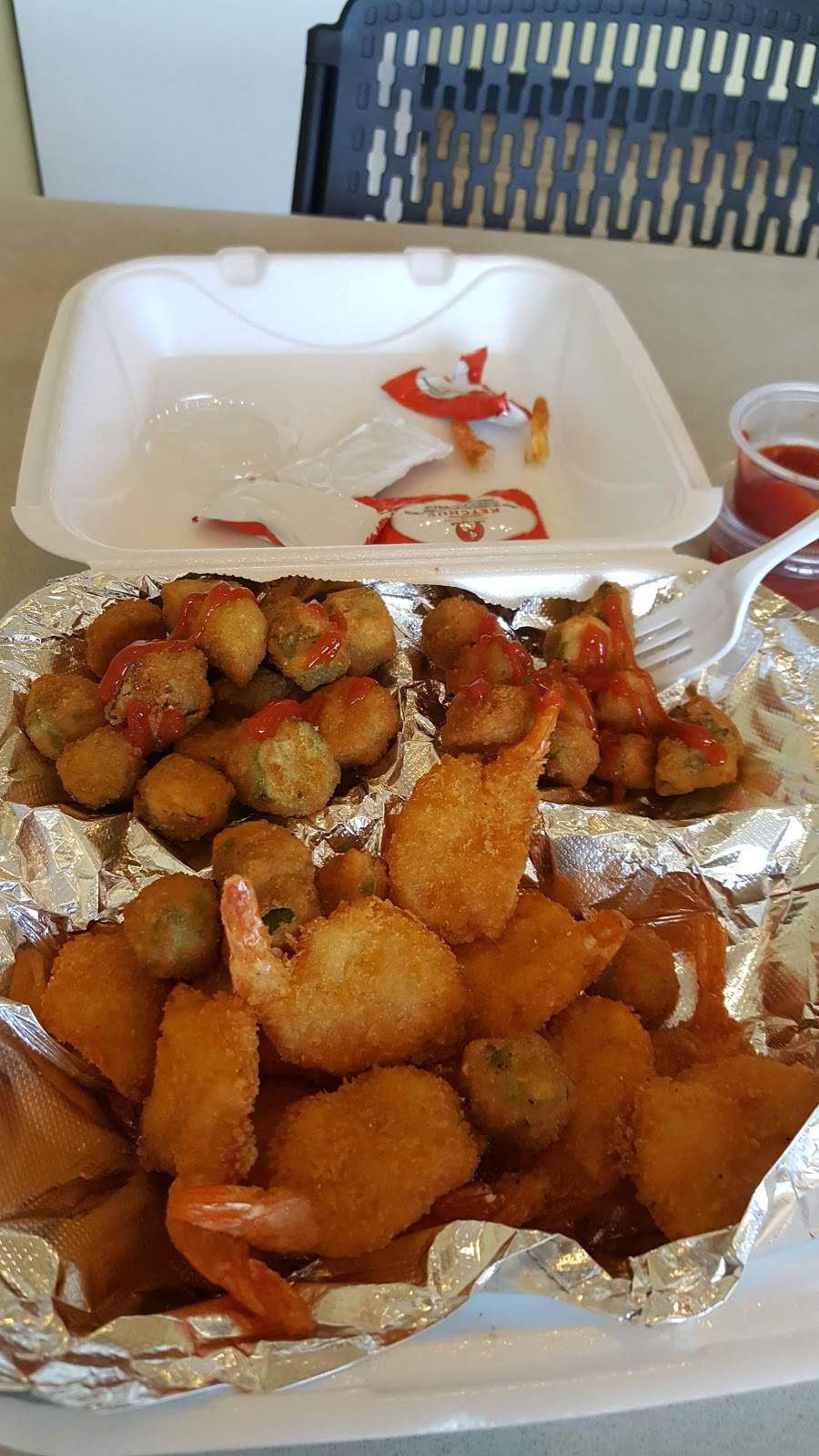 Show Me Fish & Chicken | restaurant | 5220 Blue Ridge Blvd, Raytown, MO 64133, USA | 8164912409 OR +1 816-491-2409