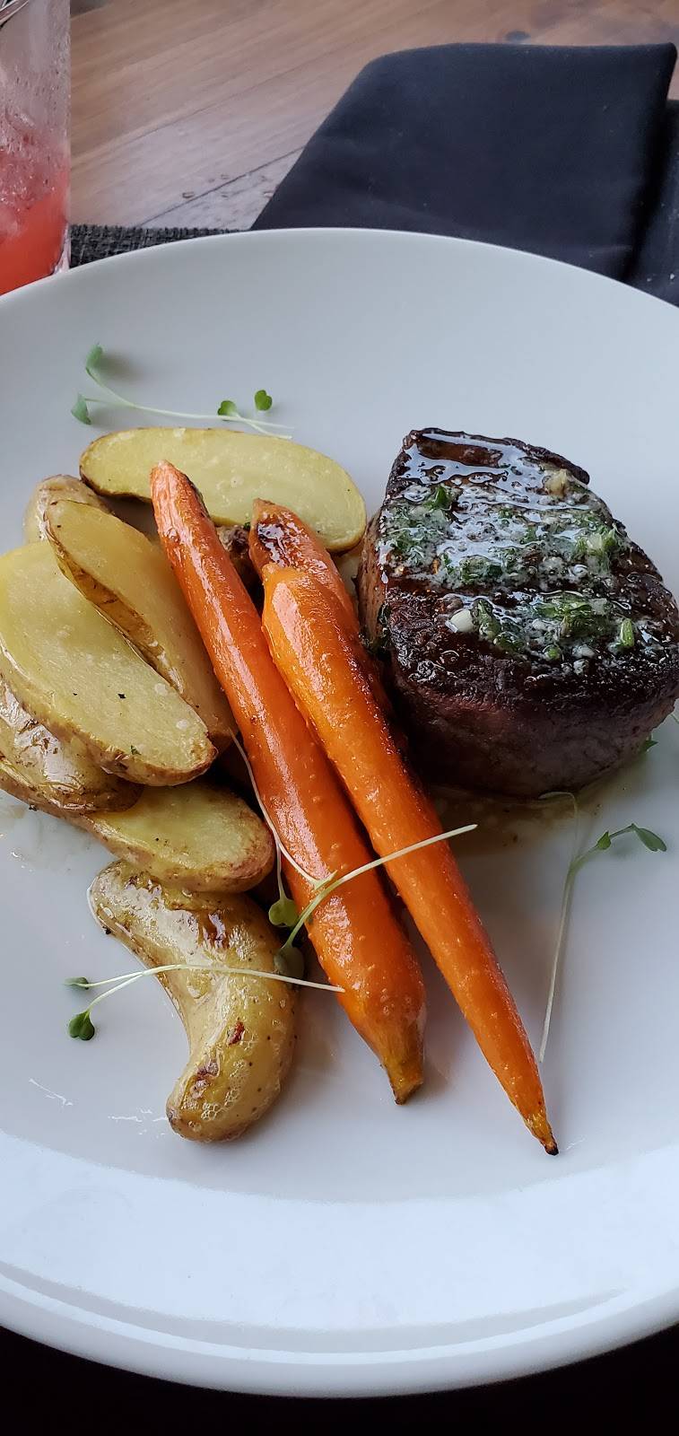 Caribsea | restaurant | 8921 Crew Dr, Emerald Isle, NC 28594, USA | 2524248400 OR +1 252-424-8400