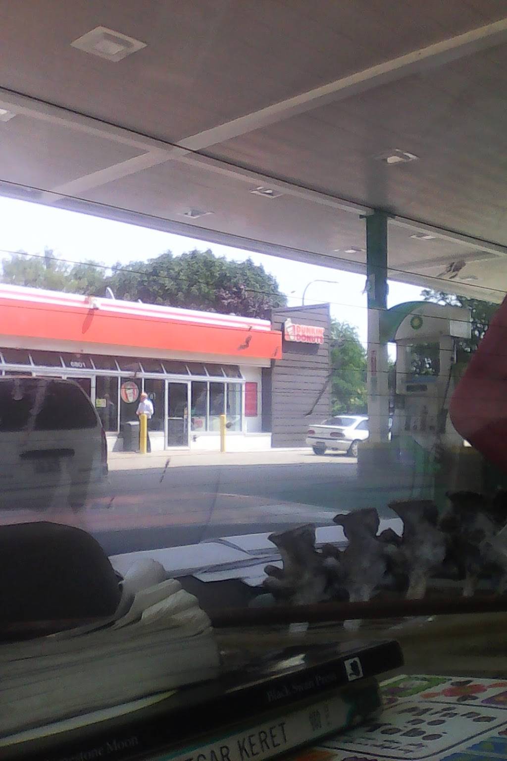 Dunkin Donuts | cafe | 6801 N Cicero Ave, Lincolnwood, IL 60712, USA | 8476770777 OR +1 847-677-0777