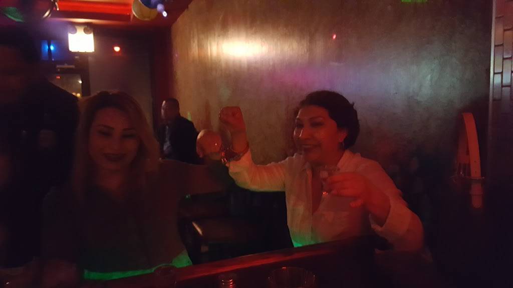 Select Ultra Lounge | restaurant | 2542 W Peterson Ave, Chicago, IL 60659, USA | 7737617500 OR +1 773-761-7500