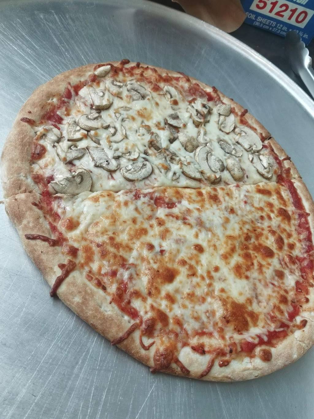 Tatys Pizza | restaurant | 6540 Avenue de Darlington, Montréal, QC H3S 2J3, Canada | 5147348289 OR +1 514-734-8289