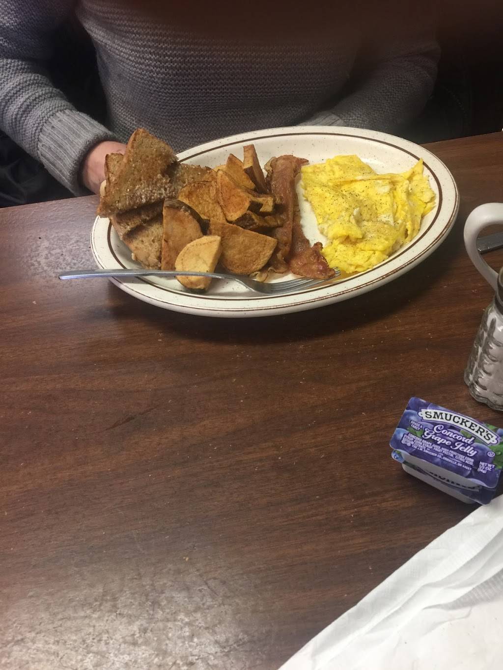 Nifty Fifty Diner | restaurant | 104 W Main St, Madison, OH 44057, USA | 4404287015 OR +1 440-428-7015