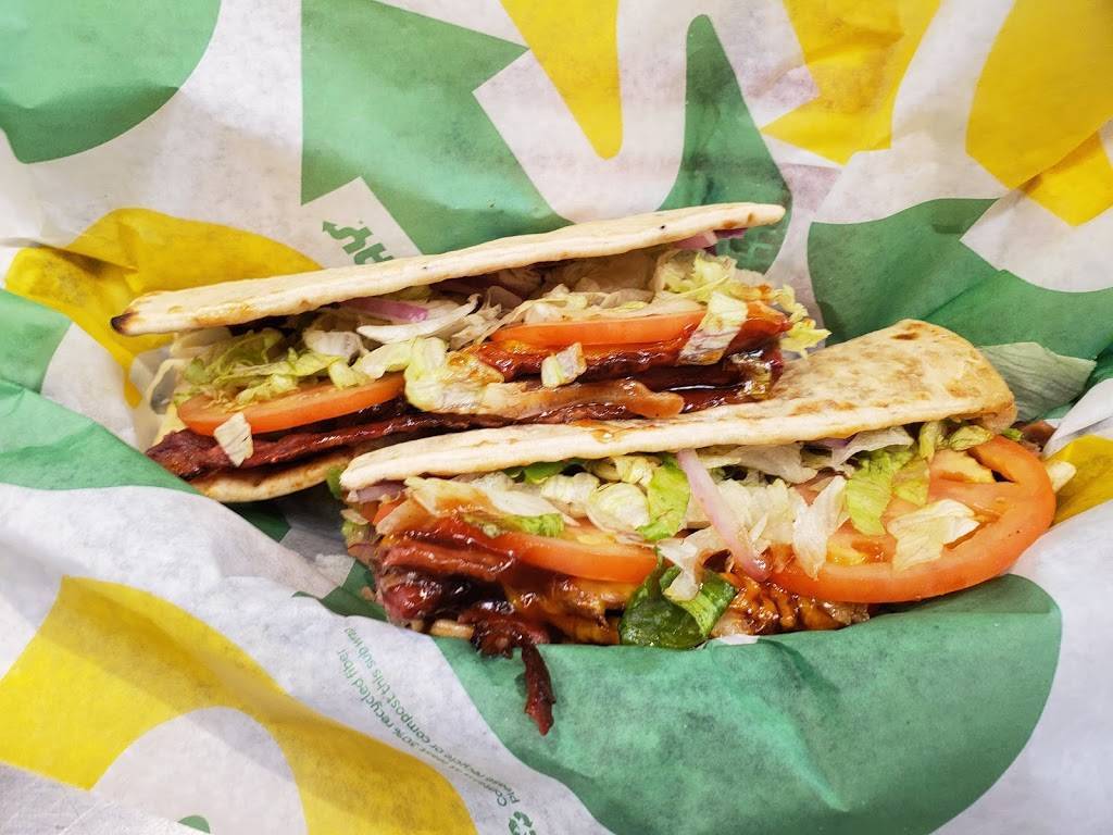 Subway | meal takeaway | 11011 Antioch Rd Suite 100, Overland Park, KS 66210, USA | 9134998550 OR +1 913-499-8550