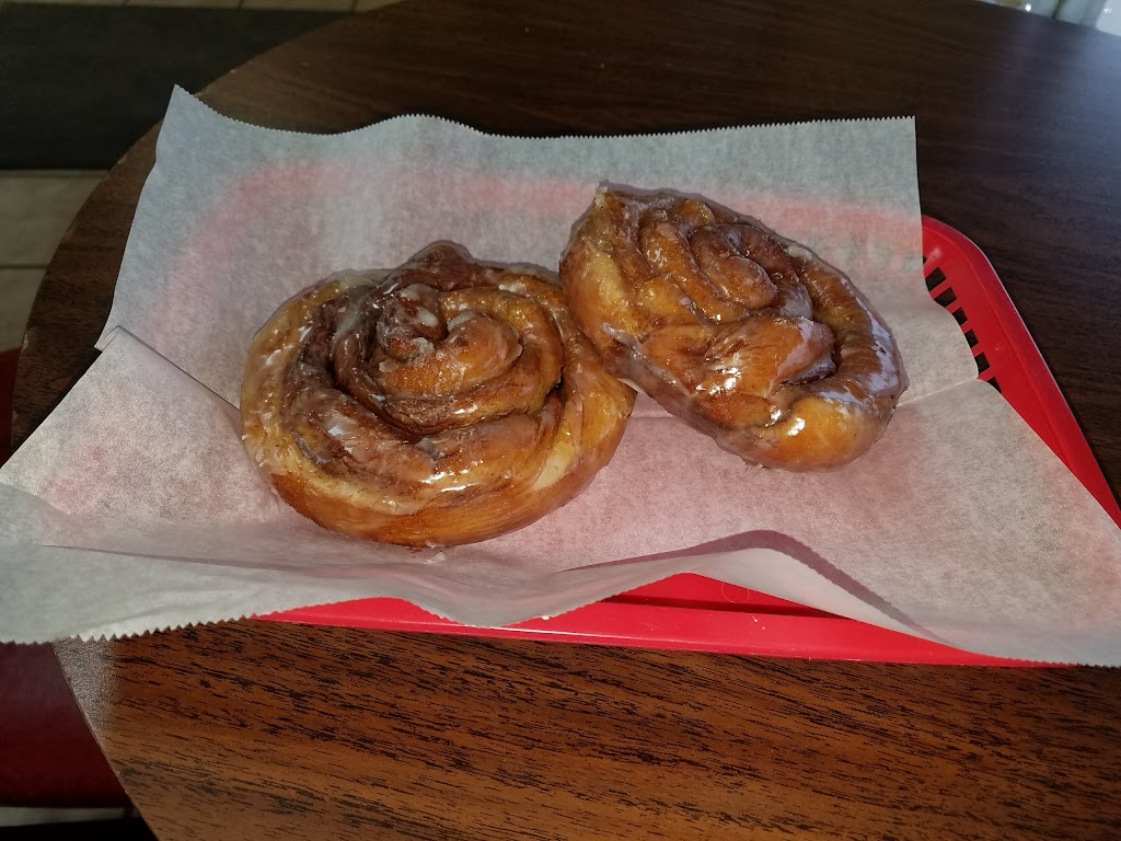 Snow Flake Donuts | bakery | 648 TX-16 S, Bandera, TX 78003, USA | 8307967715 OR +1 830-796-7715