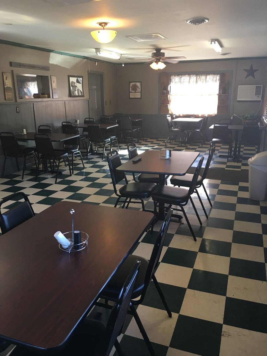 Garrett Fountain (Garrett) | restaurant | 6241 Ky Rt 550, Garrett, KY 41630, USA | 6063580100 OR +1 606-358-0100