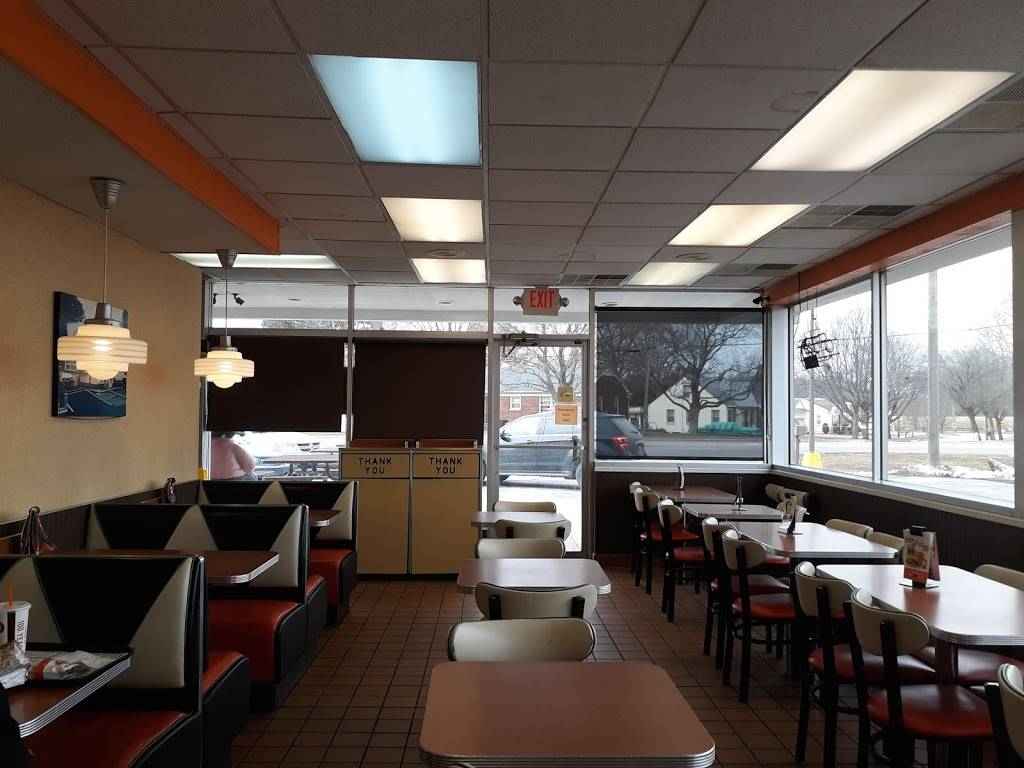 A&W Restaurant | restaurant | 1200 N Monroe St, Monroe, MI 48162, USA | 7342423330 OR +1 734-242-3330