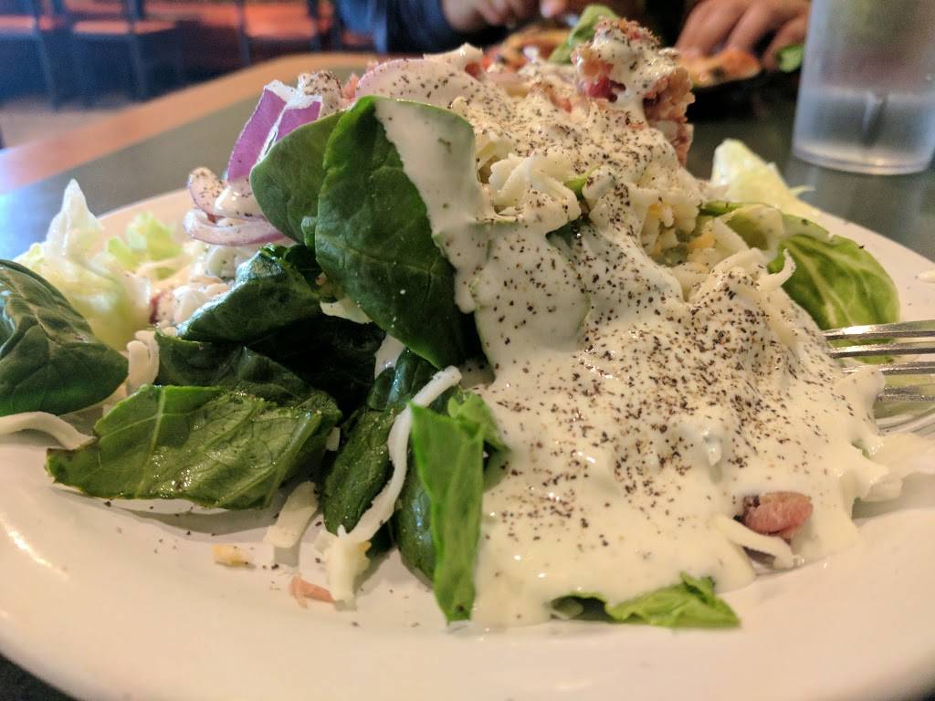 Round Table Pizza | meal delivery | 1728 W Olive Ave, Merced, CA 95348, USA | 2093832999 OR +1 209-383-2999