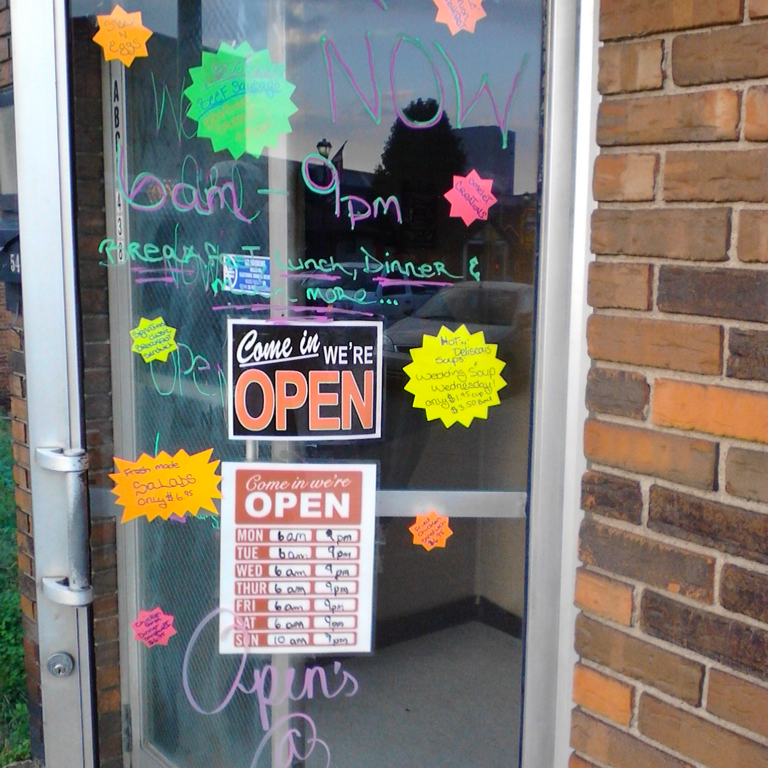 Signatures lounge | restaurant | 1054 Main St, Follansbee, WV 26037, USA | 3049148395 OR +1 304-914-8395