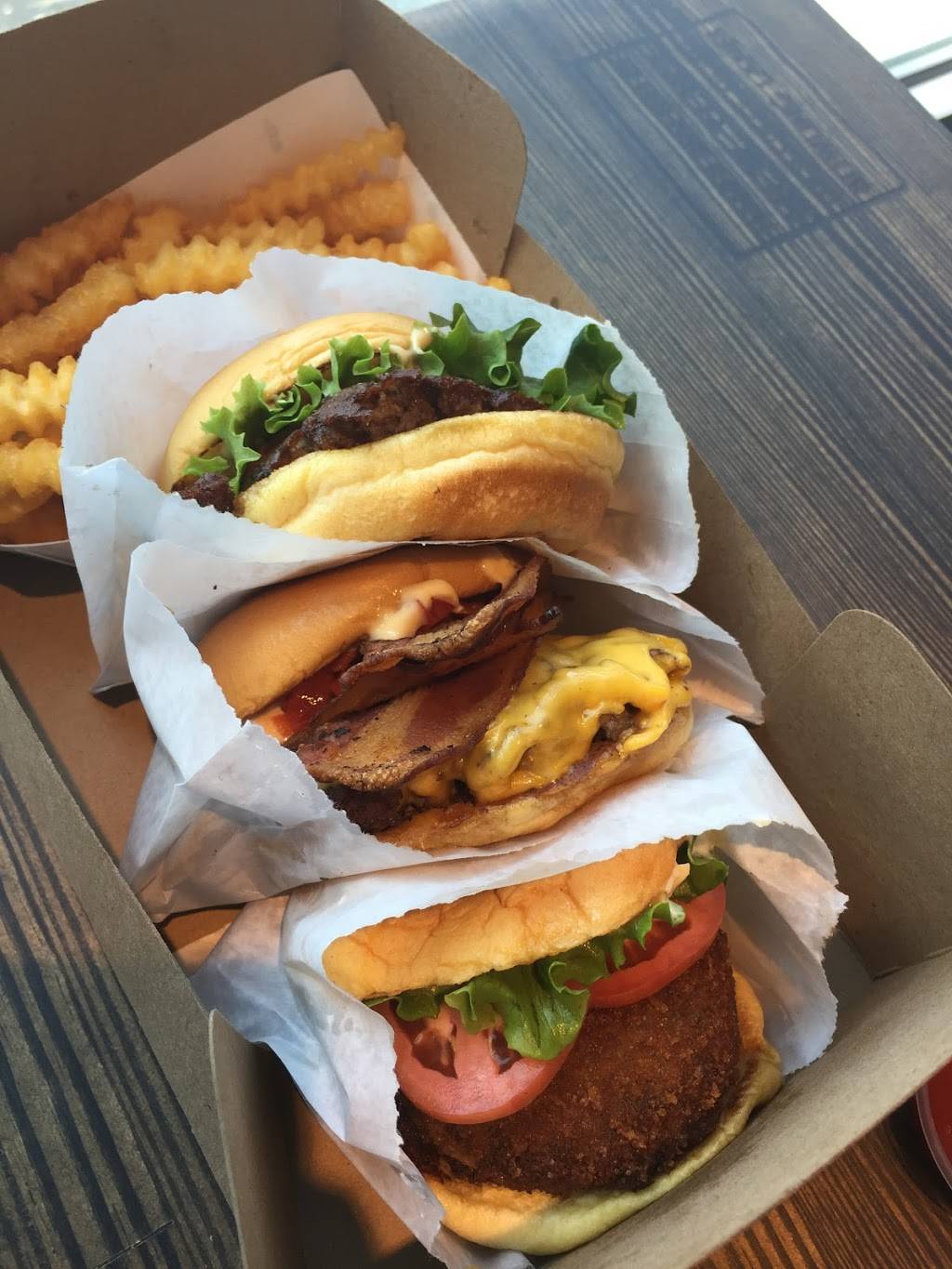 Shake Shack | restaurant | 1605 E Woodlawn Rd, Charlotte, NC 28209, USA | 9802653188 OR +1 980-265-3188