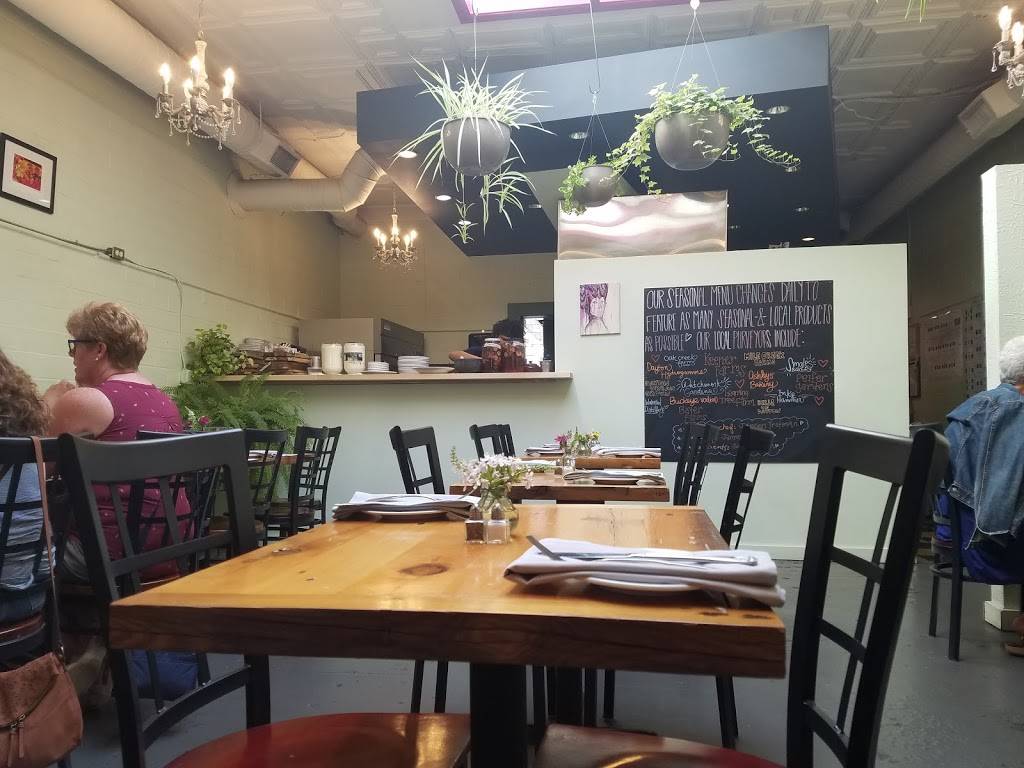 Lilys Bistro | restaurant | 329 E 5th St, Dayton, OH 45402, USA | 9377237637 OR +1 937-723-7637