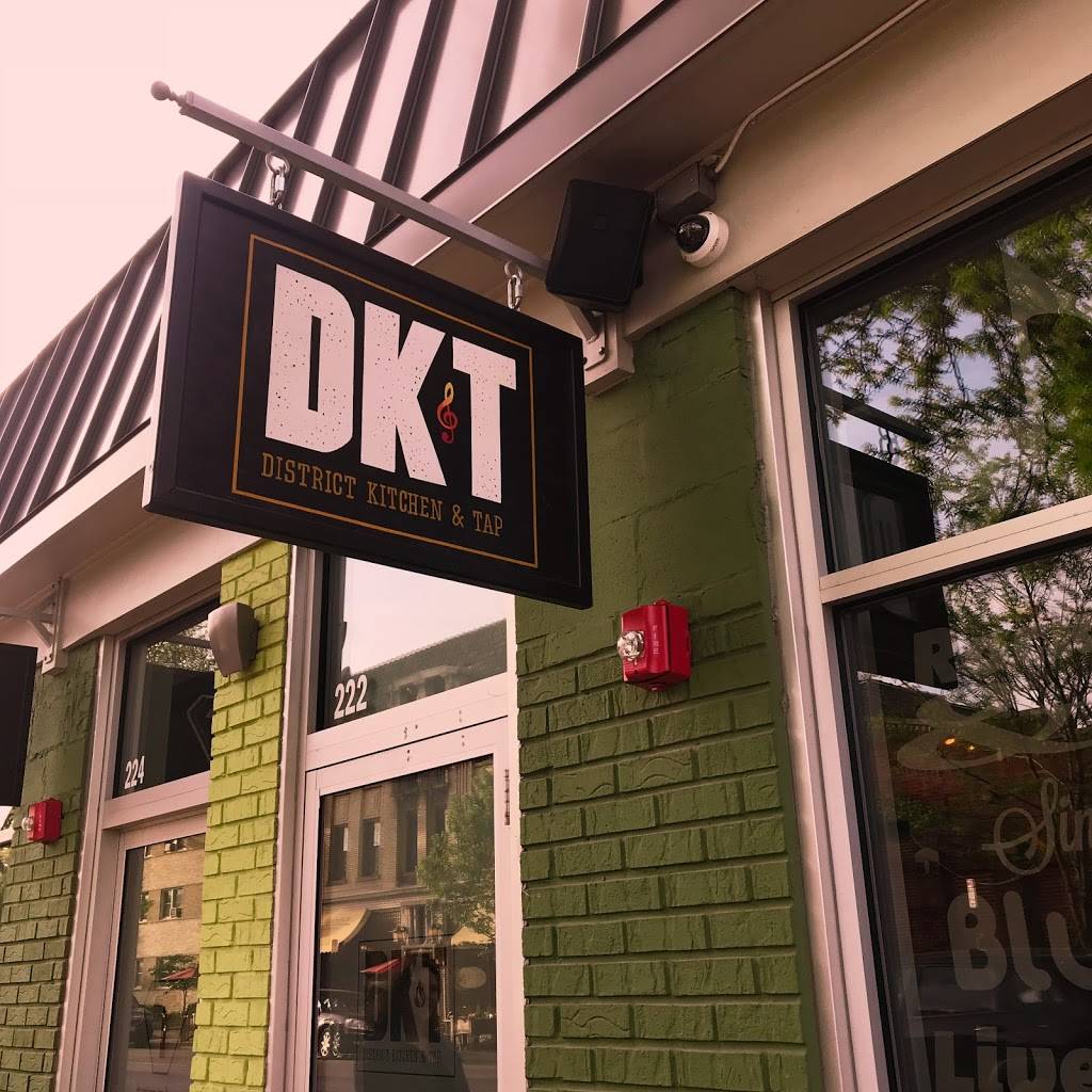 District Kitchen & Tap | restaurant | 220 Harrison St, Oak Park, IL 60304, USA | 7084345289 OR +1 708-434-5289