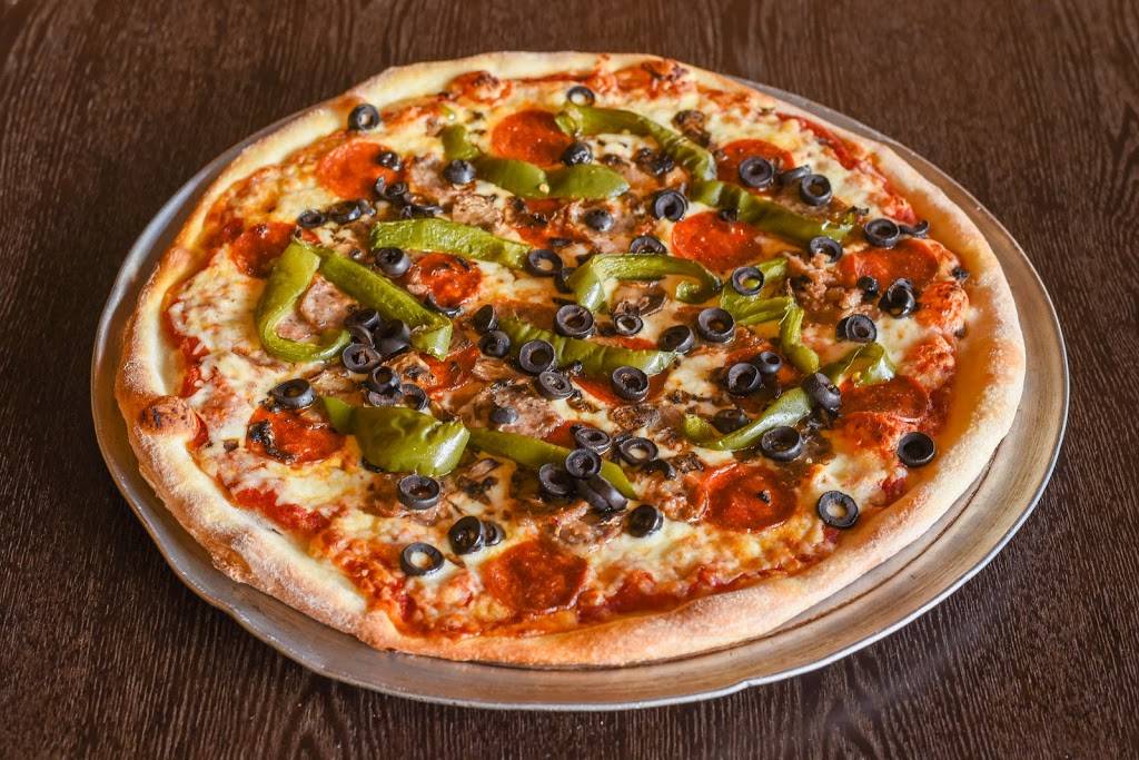 Lutinas Pizza & Subs | restaurant | 12020 S Shore Blvd, Wellington, FL 33414, USA | 5614222929 OR +1 561-422-2929