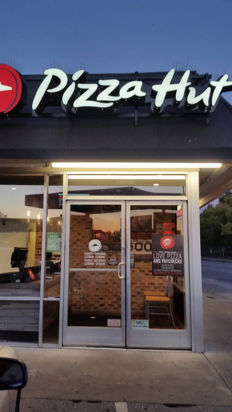 Pizza Hut | restaurant | 3415 Middlefield Rd, Menlo Park, CA 94025, USA | 6503688700 OR +1 650-368-8700