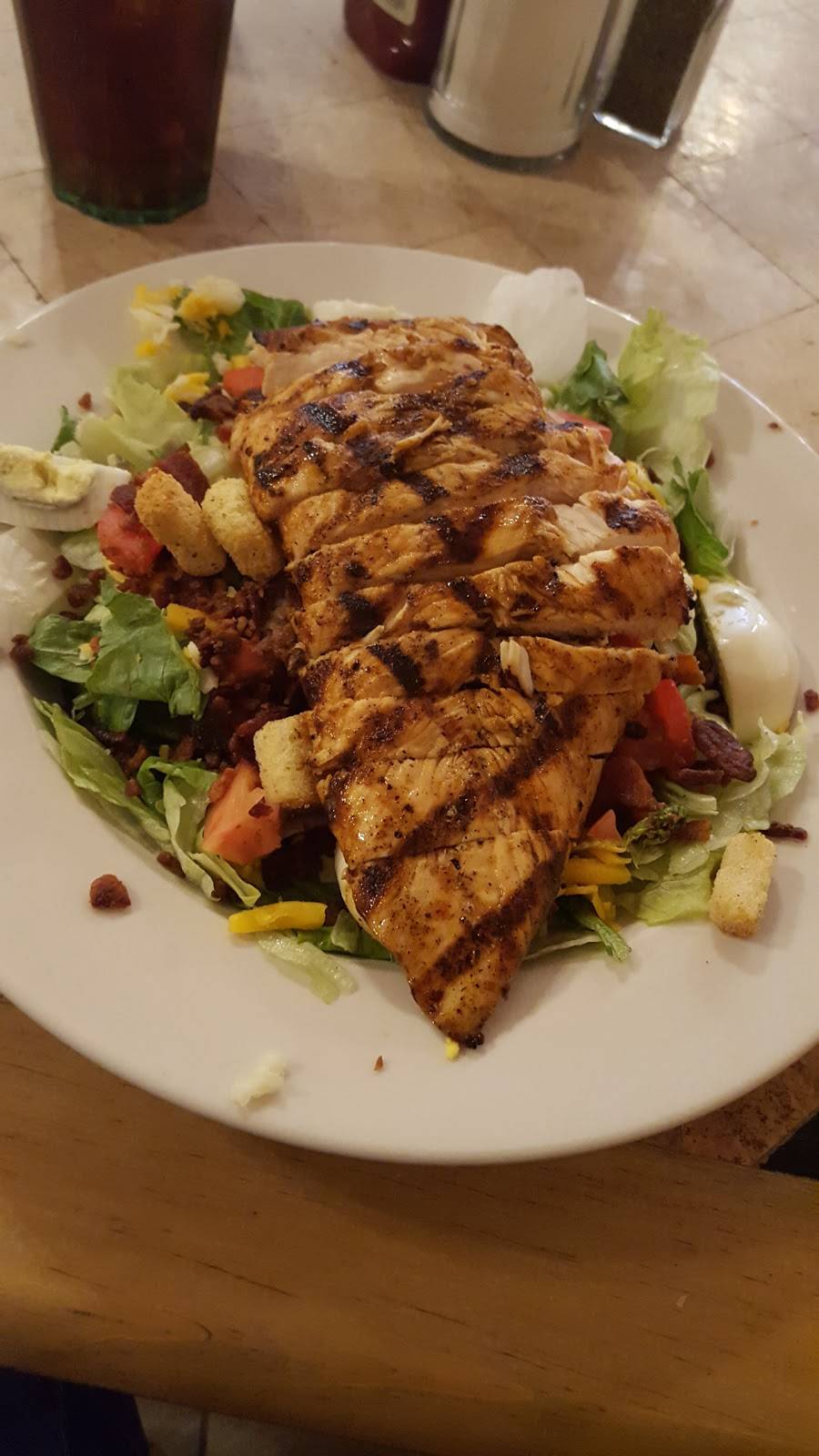 5D Steakhouse & Lounge | restaurant | 632 W Main St, Yorktown, TX 78164, USA | 3615643600 OR +1 361-564-3600