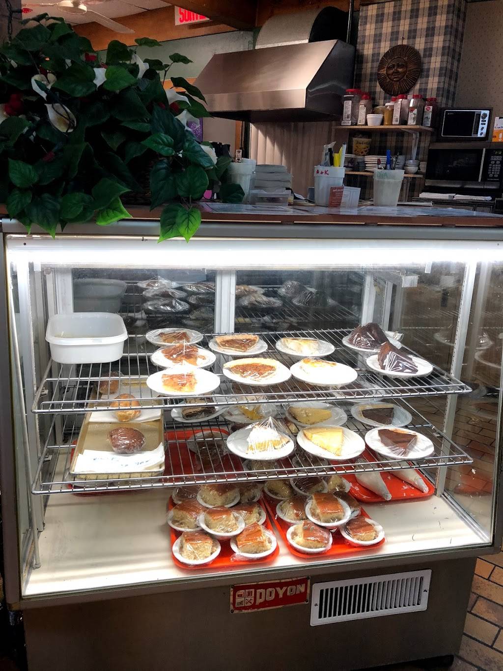 Café Deluxe Vietnamien | restaurant | 2227 Rue King Ouest, Sherbrooke, QC J1J 2G2, Canada | 8195641386 OR +1 819-564-1386