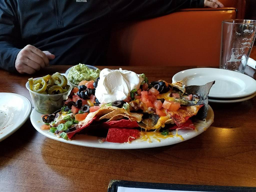 Daily Bar & Grill | restaurant | 4560 N Lincoln Ave, Chicago, IL 60625, USA | 7735616198 OR +1 773-561-6198