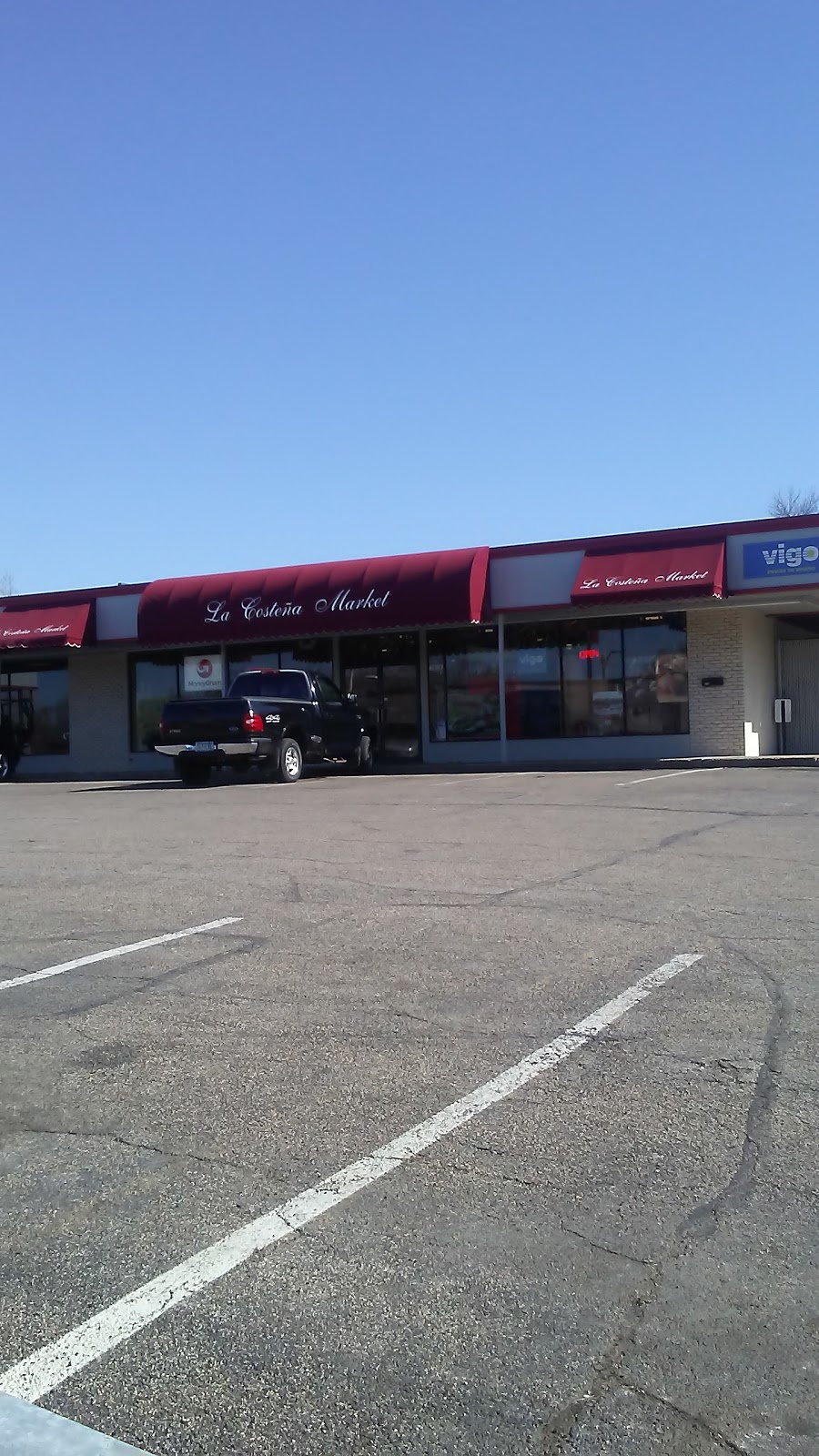 Supermercado El Cajolense | bakery | 810 1st Ave E, Shakopee, MN 55379, USA | 9524458239 OR +1 952-445-8239