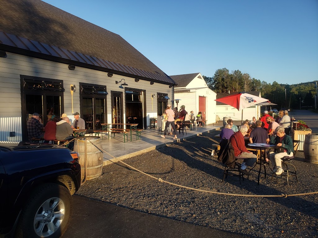 Portage Tap House | restaurant | 74 Carry Rd, Oquossoc, ME 04964, USA | 2078649404 OR +1 207-864-9404