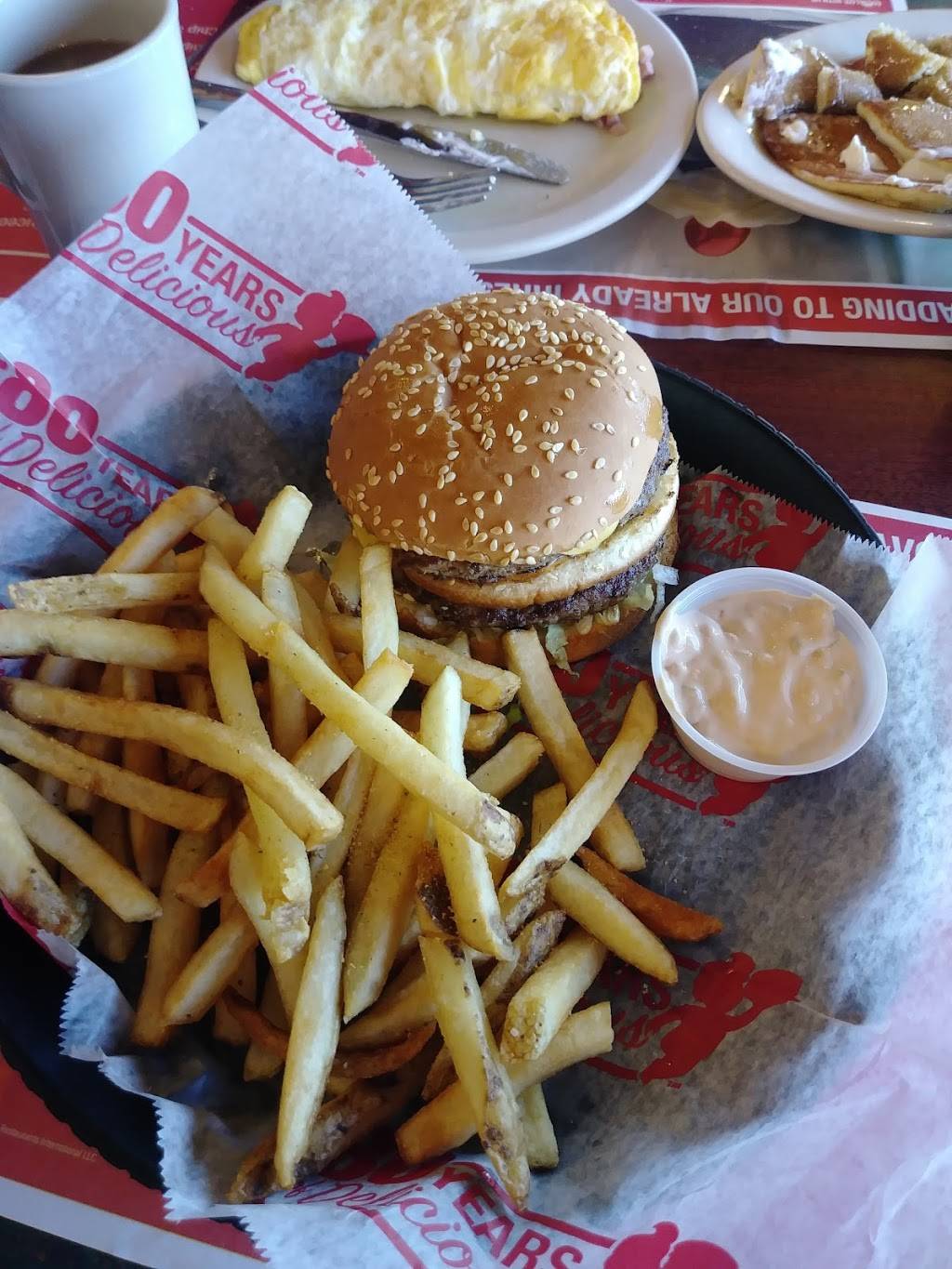 Big Boy | restaurant | 530 Lansing St, Charlotte, MI 48813, USA | 5175430775 OR +1 517-543-0775