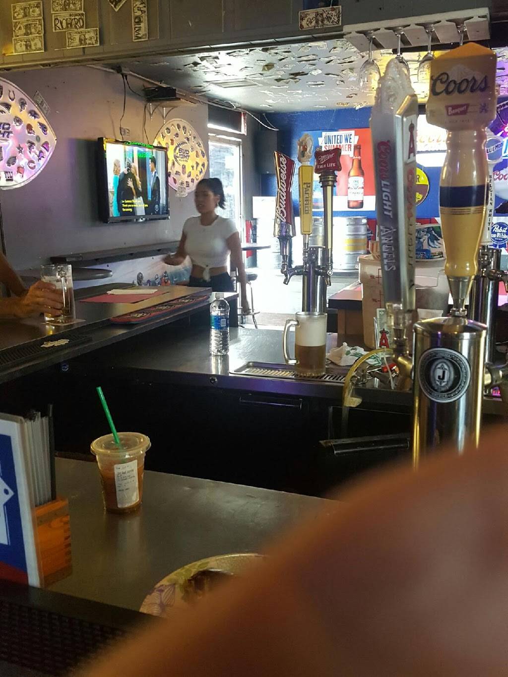 Henrys Bar and Grill | restaurant | 10549 Stanford Ave, Garden Grove, CA 92840, USA | 7145379884 OR +1 714-537-9884