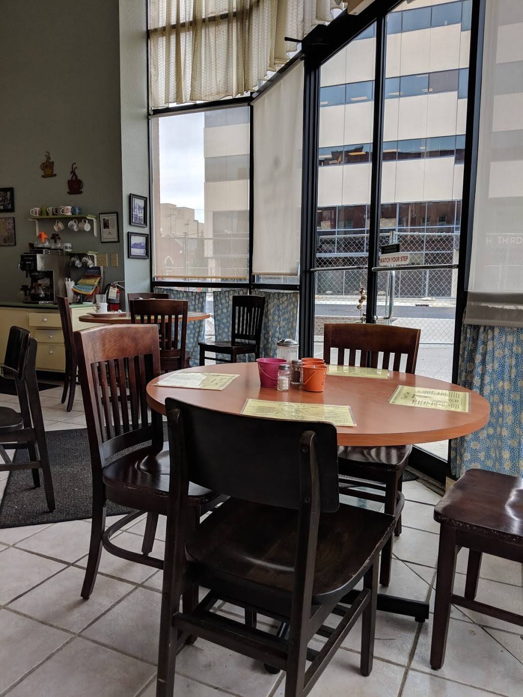 Daisys Diner | restaurant | 3 W Church St, Newark, OH 43055, USA | 7403495099 OR +1 740-349-5099