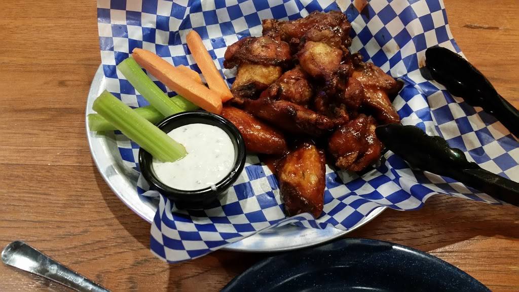 Famous Daves Bar-B-Que | restaurant | 15725 E Briarwood Cir, Aurora, CO 80016, USA | 3033966227 OR +1 303-396-6227