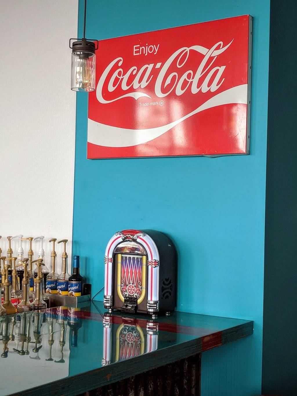 FiiZ Drinks | restaurant | 7724 S 5600 W, West Jordan, UT 84081, USA | 3852744946 OR +1 385-274-4946