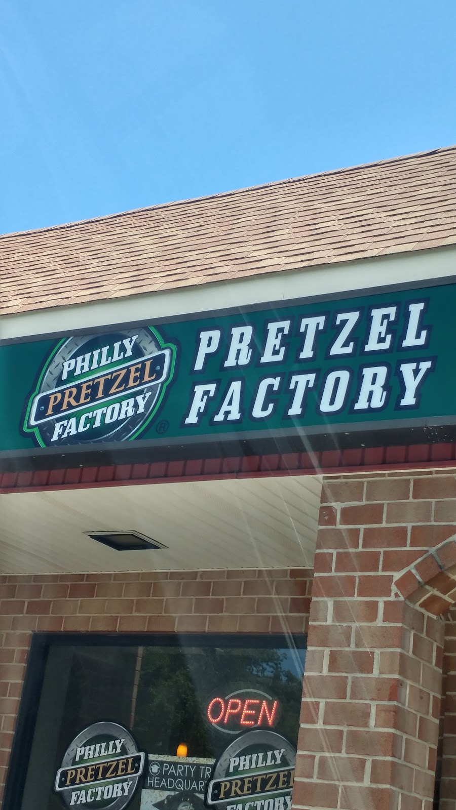 Philly Pretzel Factory | bakery | Pineland Plaza Shopping Center, 617 Stokes Rd, Medford, NJ 08055, USA | 6099536773 OR +1 609-953-6773