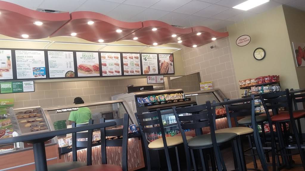 Subway Restaurants | restaurant | 116 W Parkerville Rd #400, DeSoto, TX 75115, USA | 9729205552 OR +1 972-920-5552