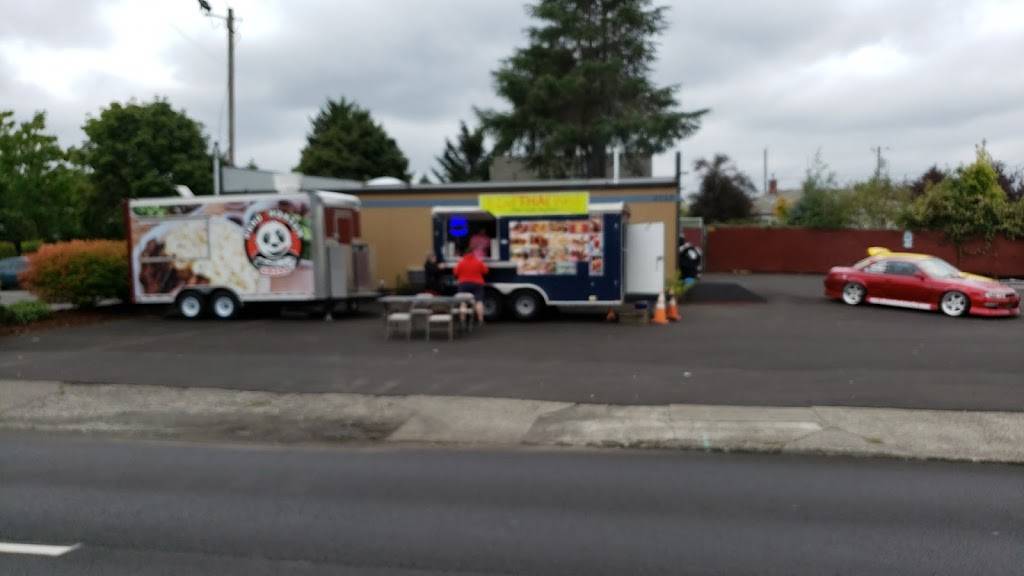 82nd Thai Basil food cart | restaurant | 3137 NE 82nd Ave, Portland, OR 97220, USA | 5038873806 OR +1 503-887-3806
